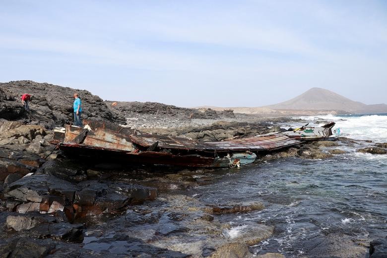 Pieces of a damaged boat carrying migrants from Senegal are seen after it capsized near the coast of Sal Island, Cape Verde November 19. REUTERS/Jorge Avelino